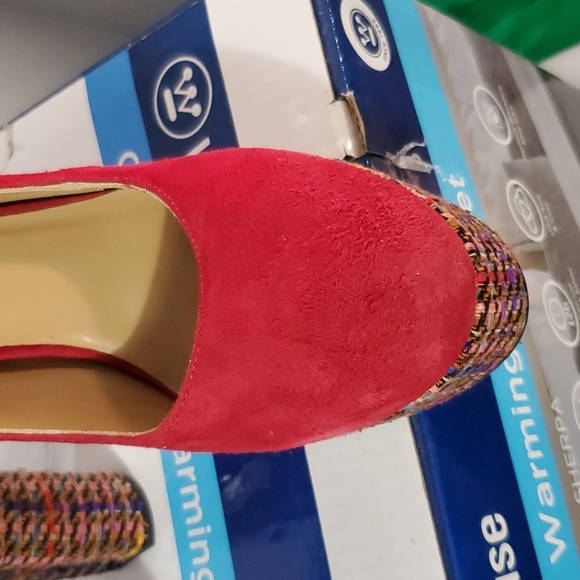 Red sueded heels - Picture 6 of 7